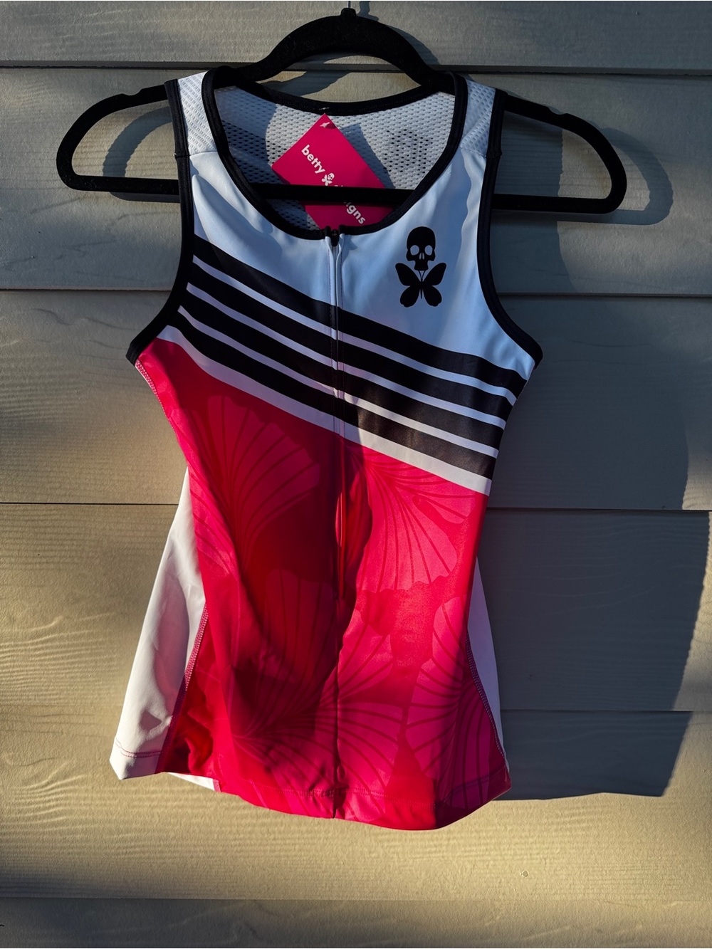 betty designs Pink & White Zip-Front Athletic Muscle Tank